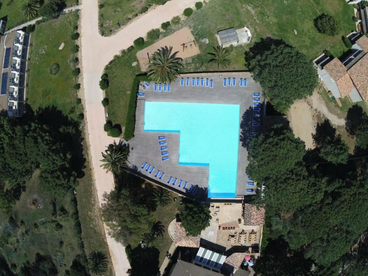 Fiori Di Cala Rossa Residence Hoteliere Lecci Exterior foto