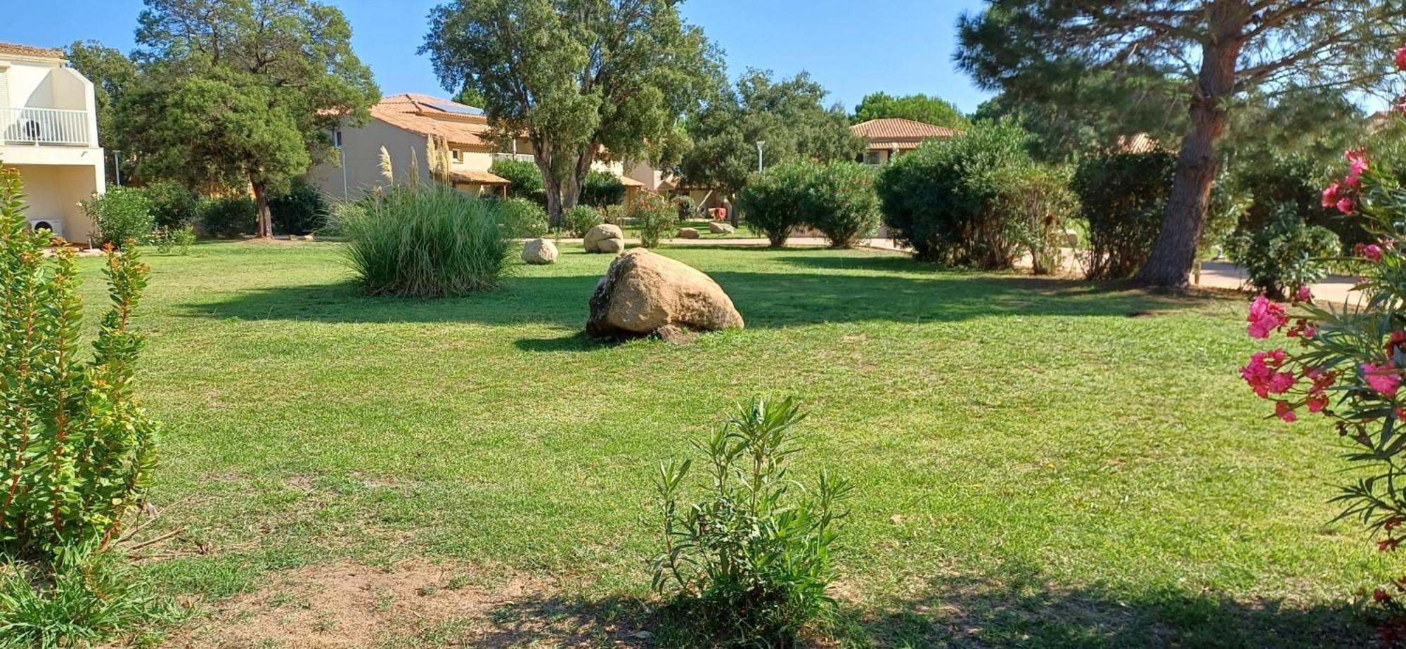 Fiori Di Cala Rossa Residence Hoteliere Lecci Exterior foto